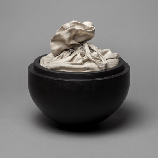 Rocking urn by Wolfgang Natlacen