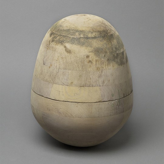 Rocking urn by Wolfgang Natlacen