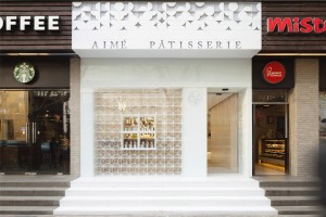 The-White-Gift-Box-patisserie_Shanghai-China_LUKSTUDIO_dezeen_936_7