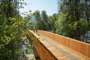 Wooden footbridge by DANS architects