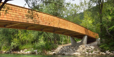 Wooden footbridge by DANS architects
