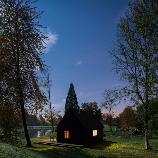 Woodland Cabin by De Rosee Sa Architects
