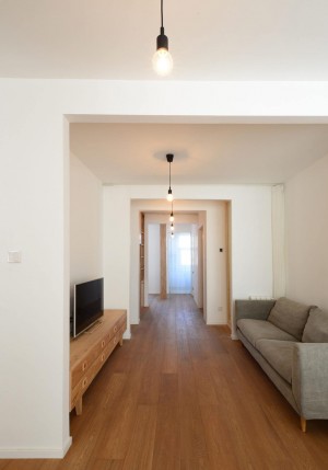 An apartment without centre by Lee Chul Liu Jing