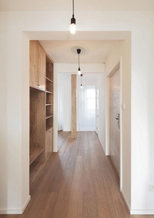 An apartment without centre by Lee Chul Liu Jing