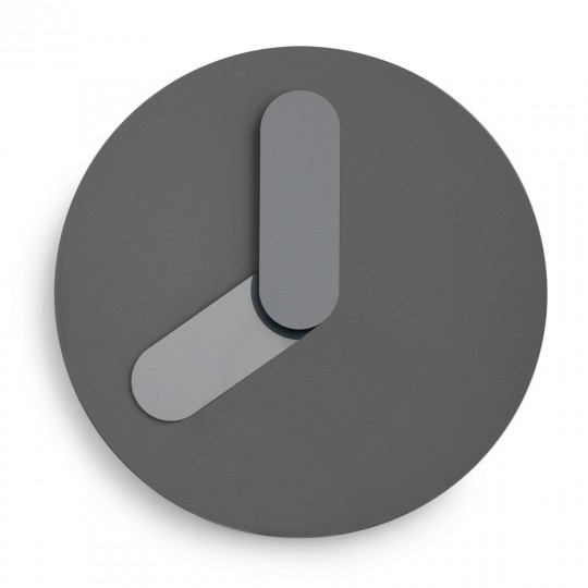 Bold wall clock by Jonas Wagell