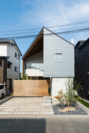 Cardigan Cardigan by Takeru Shoji Architects