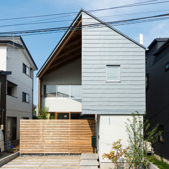 Cardigan Cardigan by Takeru Shoji Architects