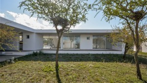 Casa Belavista by Agustín Lozada