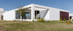 Casa Belavista by Agustín Lozada