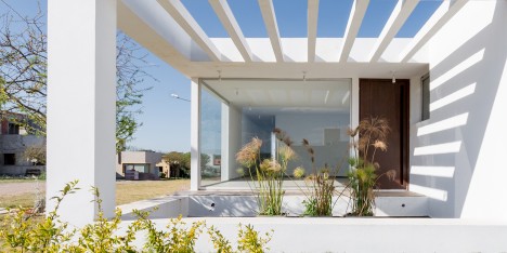Casa Belavista by Agustín Lozada