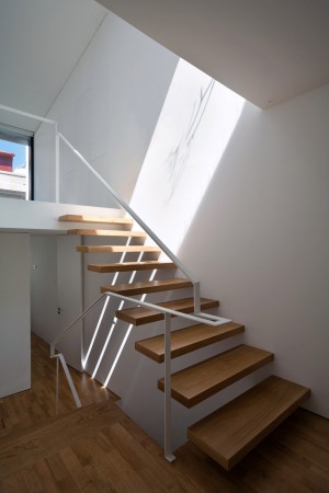 Casa Bonjardim by Atka Arquitectos