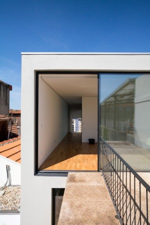 Casa Bonjardim by Atka Arquitectos
