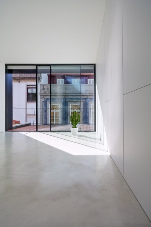 Casa Bonjardim by Atka Arquitectos