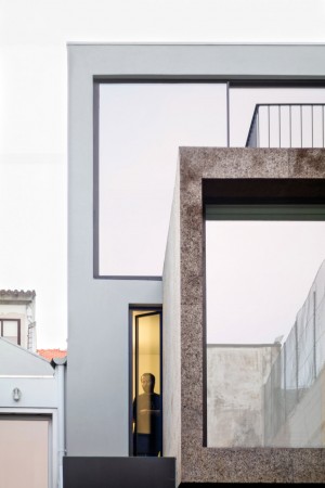 Casa Bonjardim by Atka Arquitectos
