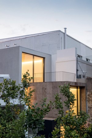 Casa Bonjardim by Atka Arquitectos