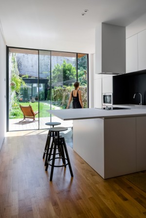 Casa Bonjardim by Atka Arquitectos