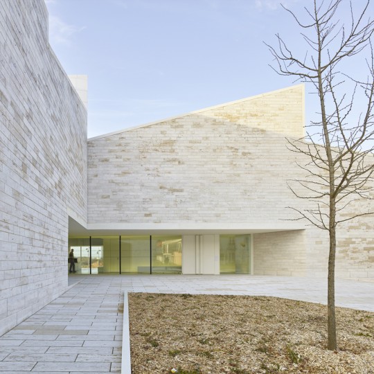 Cour et Jardin by Fernandez & Serres