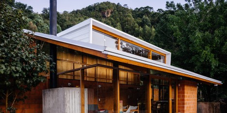 Half-slope House by Denis Joelsons Gabriela Barauna Uchida