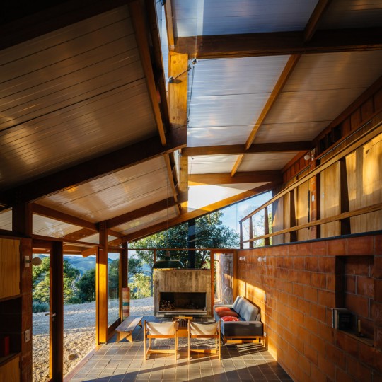 Half-slope House by Denis Joelsons Gabriela Barauna Uchida