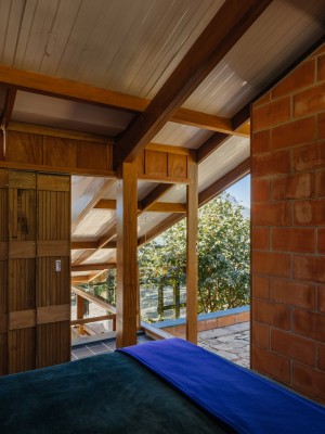 Half-slope House by Denis Joelsons Gabriela Barauna Uchida
