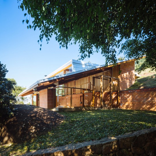 Half-slope House by Denis Joelsons Gabriela Barauna Uchida