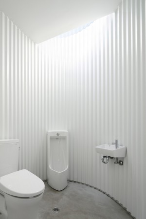 Isemachi Public Toilet by Kubo Tsushima Architects