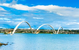 Juscelino Kubitschek Bridge by Alexandre Chan