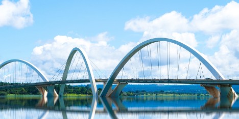 Juscelino Kubitschek Bridge by Alexandre Chan