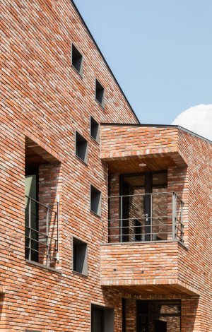 L House by AandD