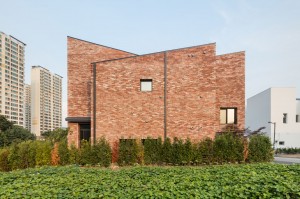 L House by AandD