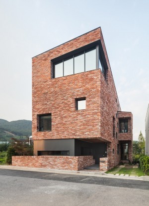 L House by AandD