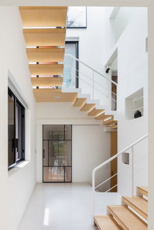 L House by AandD