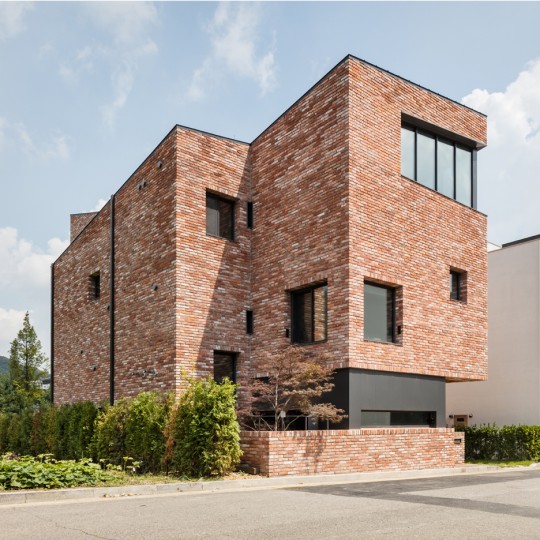 L House by AandD