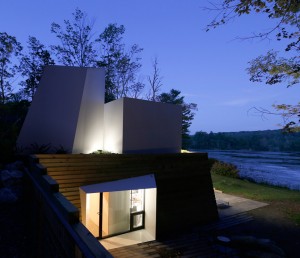 Lake house by Taylor and Miller