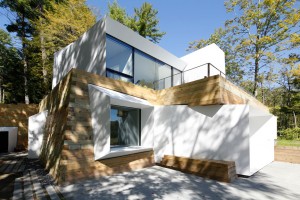 Lake house by Taylor and Miller