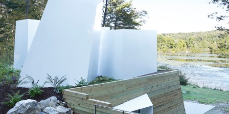 Lake house by Taylor and Miller