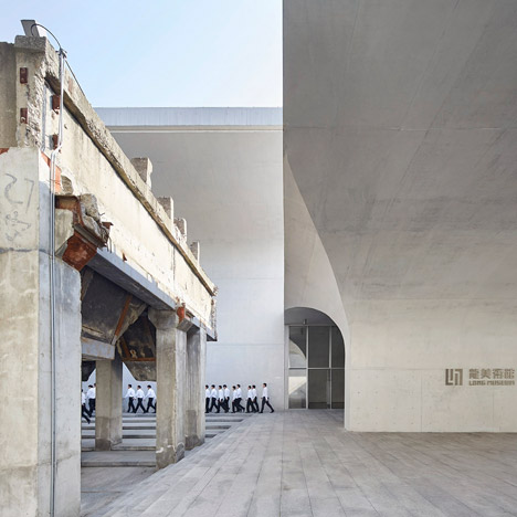 Long Museum West Bund by Atelier Deshaus