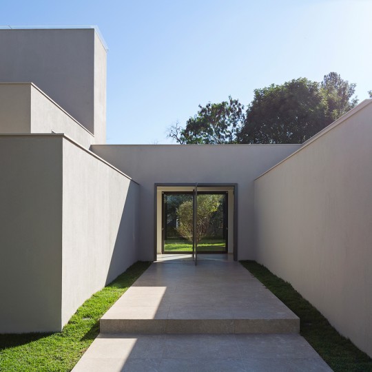 Panieira house in Brazil by Bloco Arquitetos