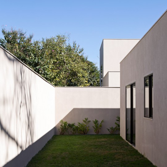 Panieira house in Brazil by Bloco Arquitetos
