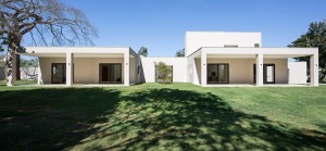 Panieira house in Brazil by Bloco Arquitetos