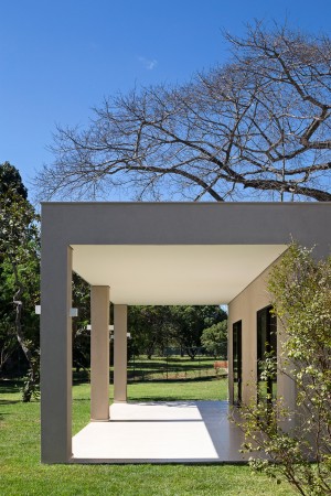 Panieira house in Brazil by Bloco Arquitetos