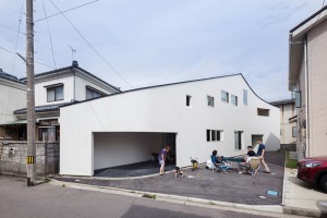 Roadside House by NAF Architects and Design