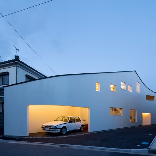 Roadside House by NAF Architects and Design