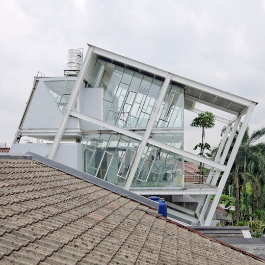 Rumah Miring by Budi Pradono Architects