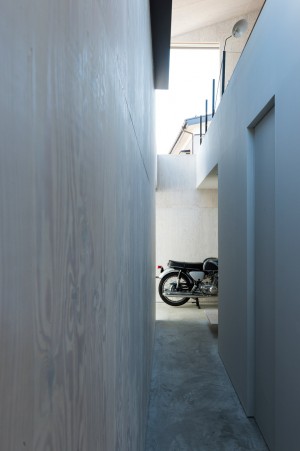 Go Bang House by Shoji Takeru Architects