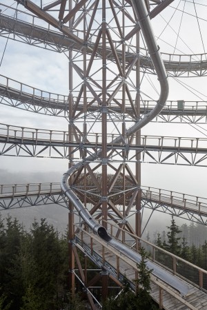 Sky Walk by Franek Architects
