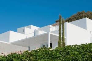 Summer house on the mountain by Kapsimalis Architects