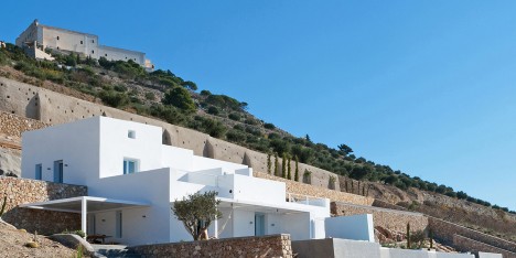 Summer house on the mountain by Kapsimalis Architects