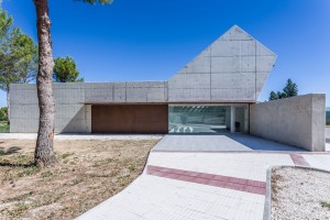 Tanatorium by Salas Architecture + Design