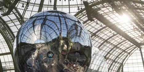Aerocene orbs by Tomás Saraceno